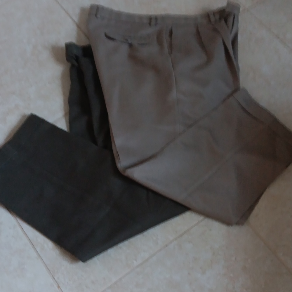 Bundled Dockers Men's Tan and A QDark Olive Dress PantsEUC 36/29.